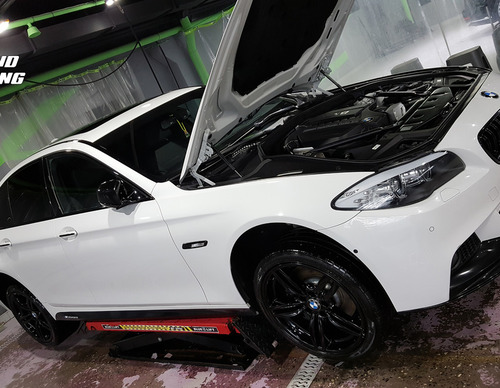 Mühərrik bölməsinin detallı yuyulması